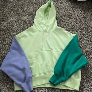 nike sweatshirt